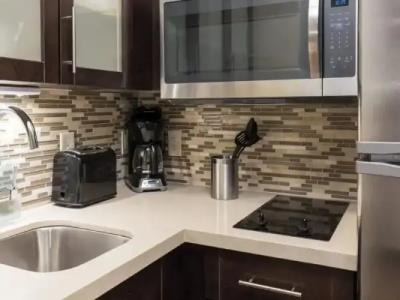 Holiday Inn Express & Suites LAS VEGAS - E TROPICANA by IHG - 34