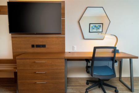 Holiday Inn Express & Suites LAS VEGAS - E TROPICANA by IHG - 15