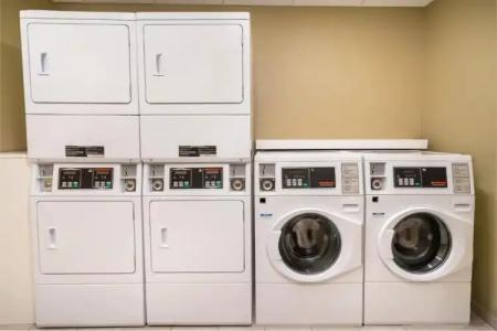 Holiday Inn Express & Suites LAS VEGAS - E TROPICANA by IHG - 23