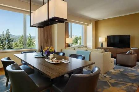 UCLA Meyer & Renee Luskin Conference Center - 5