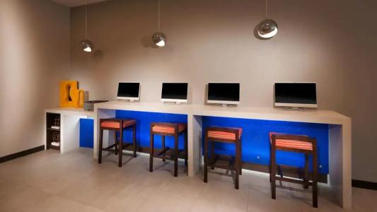 GLo Best Western Nashville - 17