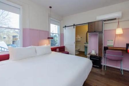 The Russell Nashville - 128