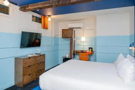 The Russell Nashville - 52