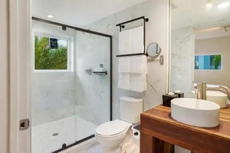 Ocean Treasure Beachside Suites - 11