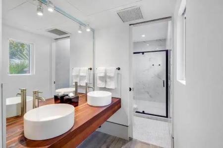 Ocean Treasure Beachside Suites - 44