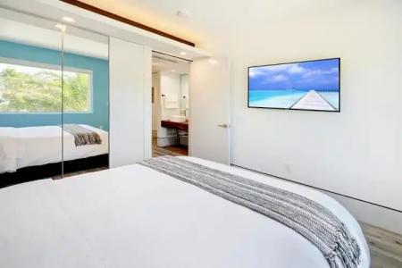 Ocean Treasure Beachside Suites - 43