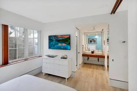 Ocean Treasure Beachside Suites - 55