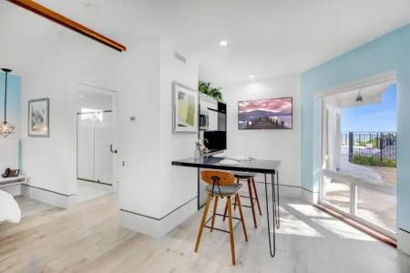 Ocean Treasure Beachside Suites - 2