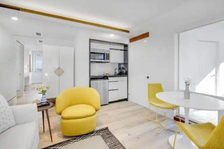 Ocean Treasure Beachside Suites - 3