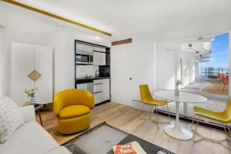 Ocean Treasure Beachside Suites - 22