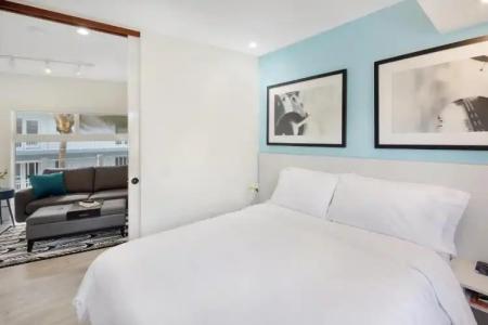 Ocean Treasure Beachside Suites - 23