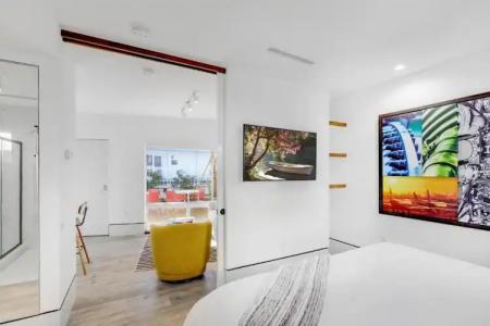 Ocean Treasure Beachside Suites - 39