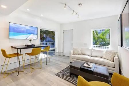 Ocean Treasure Beachside Suites - 15