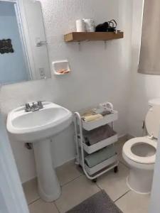 Motel Lauderdale Inn - 17