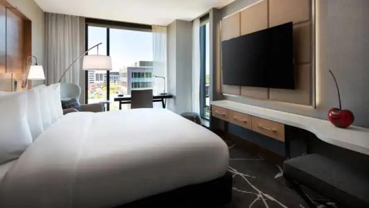 The Jacquard, Autograph Collection - 114