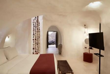 White Pearl Cavalieri - 68