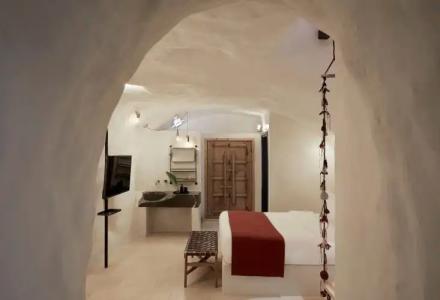 White Pearl Cavalieri - 66