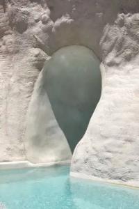 White Pearl Cavalieri - 95