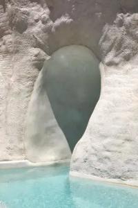 White Pearl Cavalieri - 49