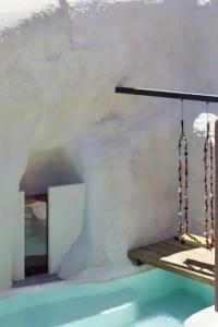 White Pearl Cavalieri - 19