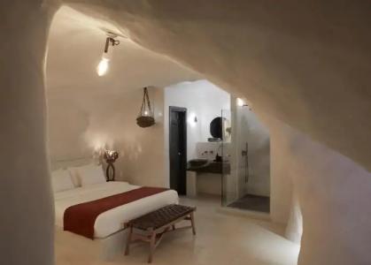 White Pearl Cavalieri - 51