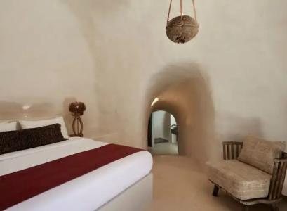 White Pearl Cavalieri - 101