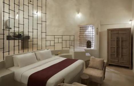 White Pearl Cavalieri - 3