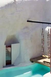 White Pearl Cavalieri - 45