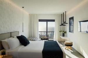 Epic Mykonos, Mykonos City