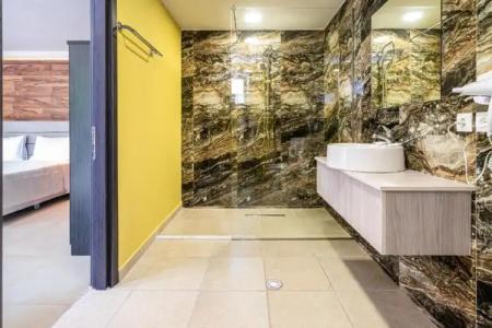 Bamboo Suites Adults Only - 175