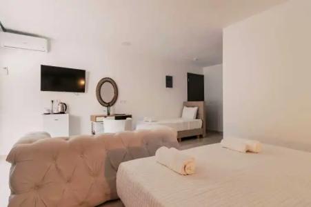 Bamboo Suites Adults Only - 102