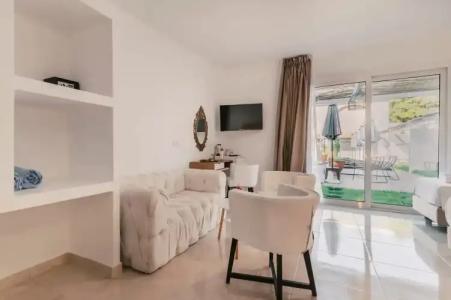 Bamboo Suites Adults Only - 151