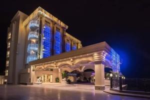 LES AMBASSADEURS Ultra Luxury Beachfront Resort & Maldives Villas & Casino & Yacht Marina
