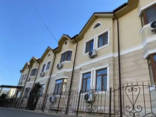 The Royal Stay - Xumo Arena - 1