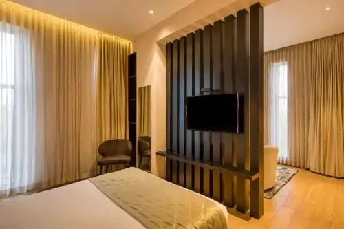 Le Foliage by TGI - 31