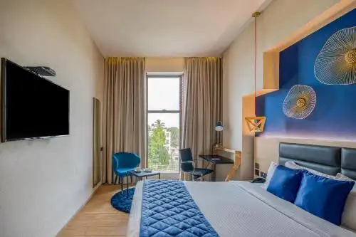 Le Foliage by TGI - 27