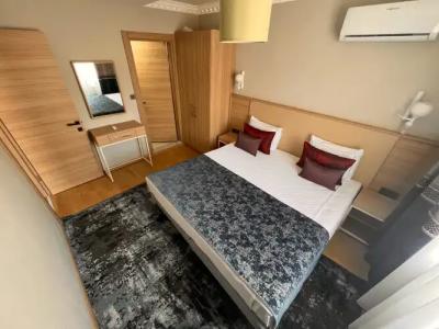 Old Town Point & Spa - 81