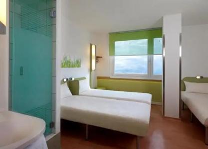 ibis budget Warszawa West Station - 16