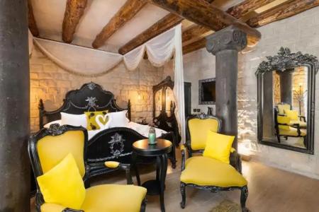 Elysion Cave Suites - 70