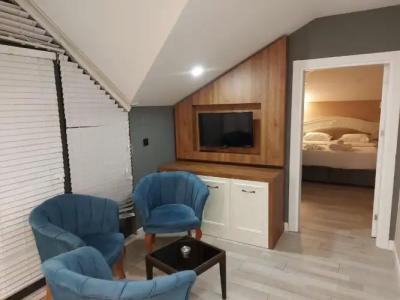 White Golden Suite - 112