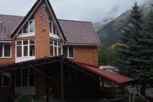 Aura Gor Guest House, Dombay