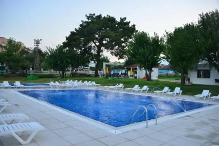 Dream Town & Restaurant - 10