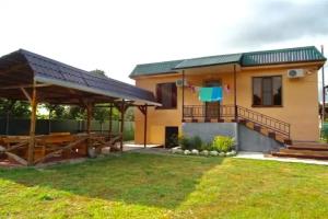 Gostevoy Dom Saida, Alakhadzi