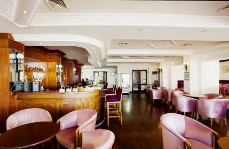 GRAND CENTER BOUTIQUE & Roof Restaurant - 25