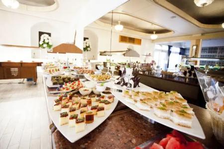 GRAND CENTER BOUTIQUE & Roof Restaurant - 9