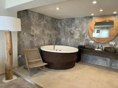 The Noverian Bios Santorini - 150