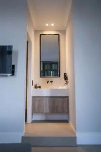 Acron of Plaka by YHA - 3