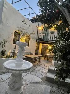 Acron of Plaka by YHA - 12