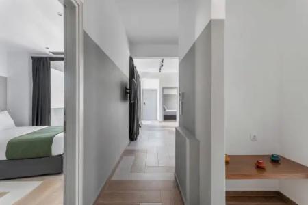 Play Theatrou, a member of Browns - 140