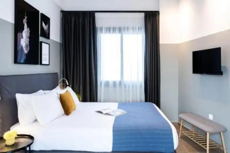 Play Theatrou, a member of Browns - 58